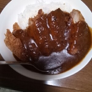 千切りキャベツと一緒に！カツカレー♪